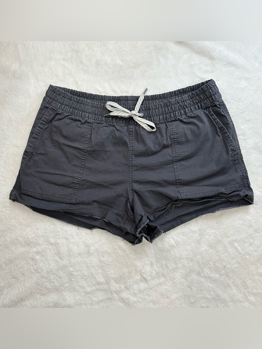 Vuori Vintage Ripstop Shorts Dark Grey Raw Hem VW385 Size Large